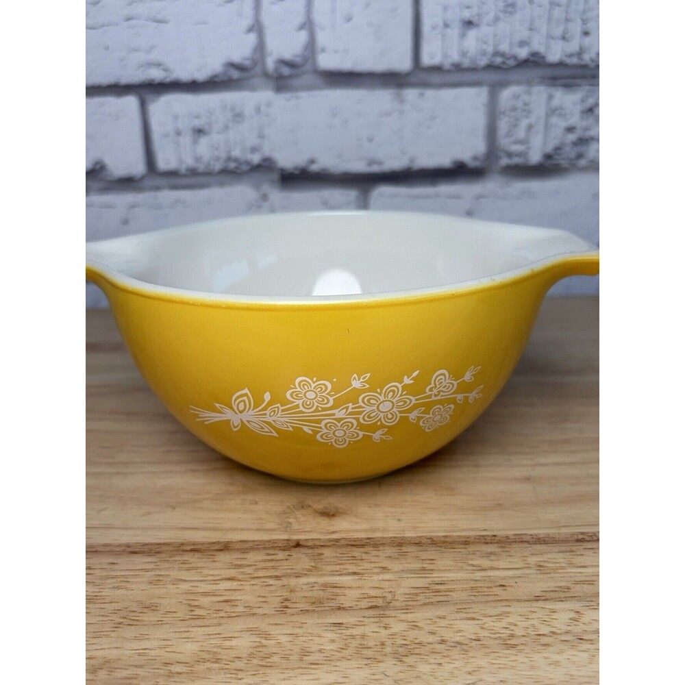 PYREX Butterfly Gold 441 Yellow Cinderella Nesting Mixing Bowl Vintage